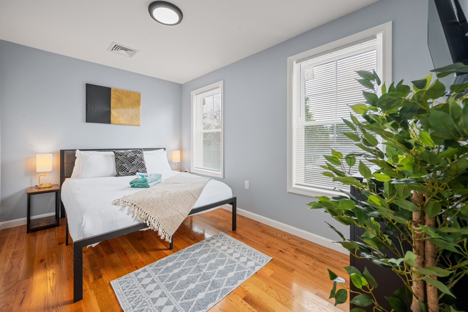 Building Photo - 109 Flora St