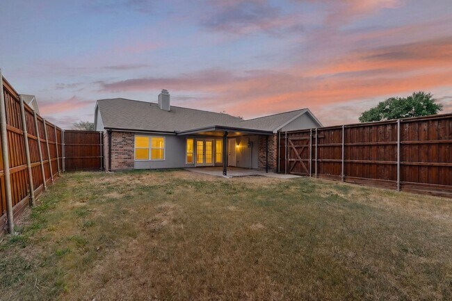 Building Photo - 4420 Seville Ln
