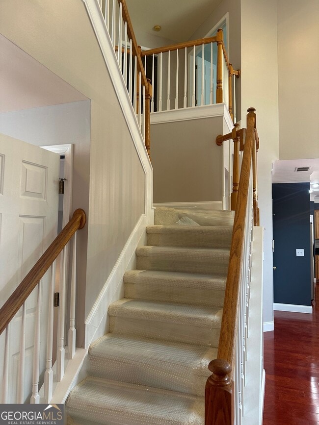 Building Photo - 711 Pine Grove Cir