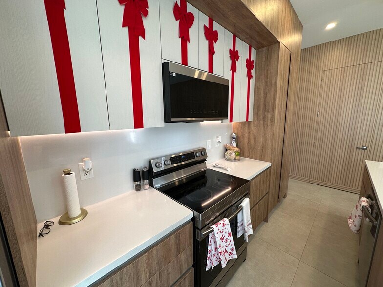 Building Photo - 2109 SW 18th Ave