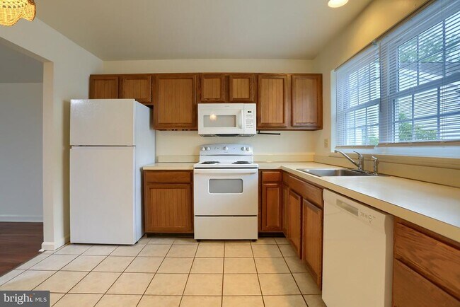 Building Photo - 730 Cambridge Ct