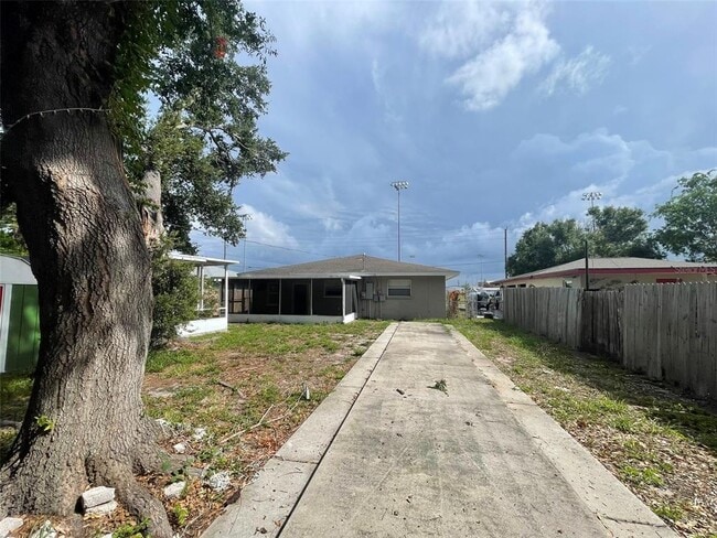 Building Photo - 3305 13th Ave W