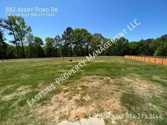 Building Photo - 882 Avery Pond Dr
