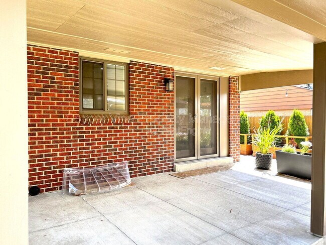 Building Photo - 7871 Yates St