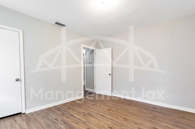 Building Photo - 2311 W 16th St