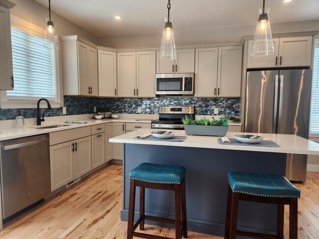 Building Photo - 57 Evergreen Dr