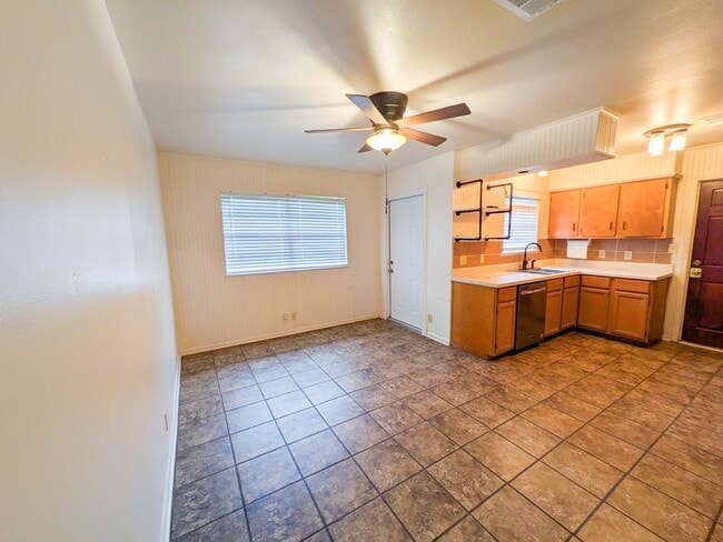 Building Photo - 9225 Shepherd Dr