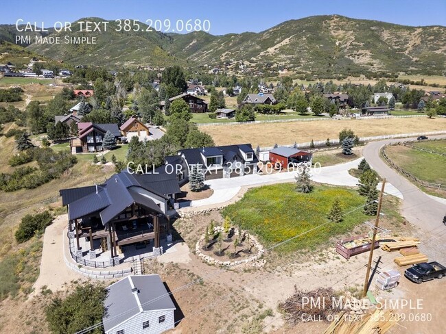 Building Photo - Elegant Home in Scenic Midway