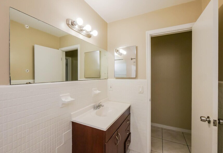 Building Photo - 3645 Valais Dr