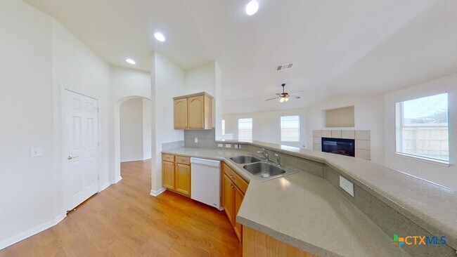 Building Photo - 102 Hersee Ct