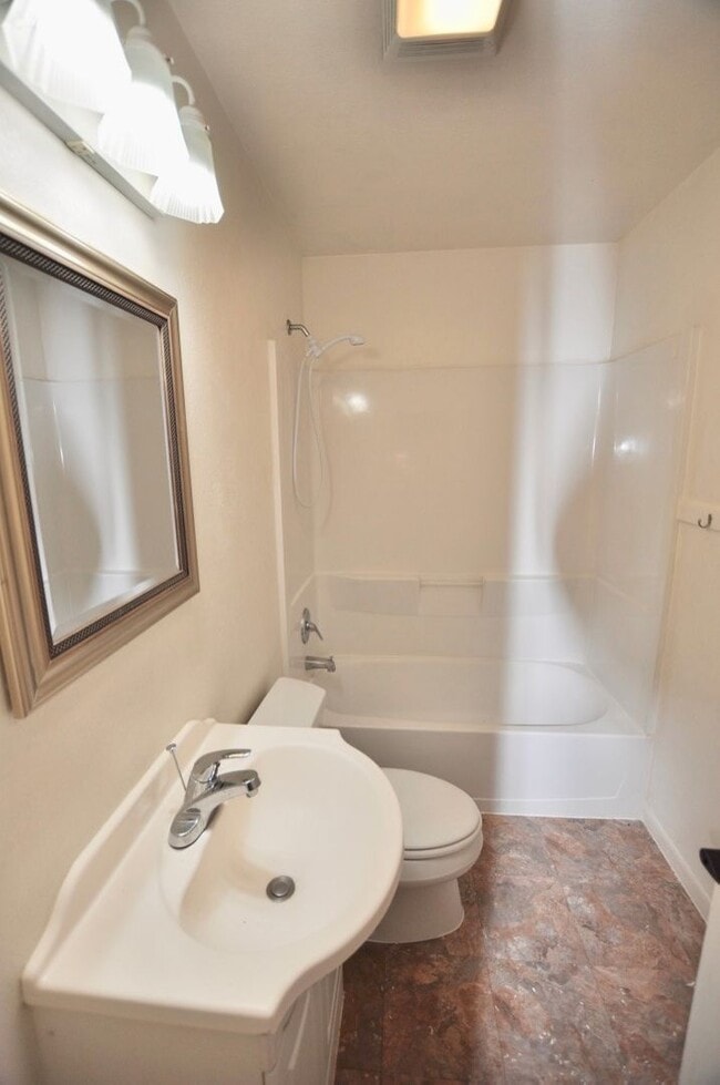 Building Photo - FOR LEASE! Cute 3 BR - 1 BA Frame Home wit...