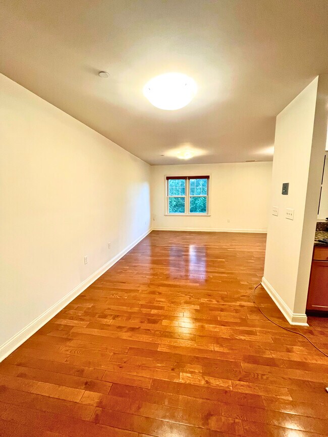 Dining area - 391 Pleasant St