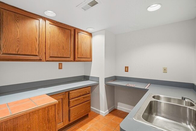 Building Photo - 237 South St