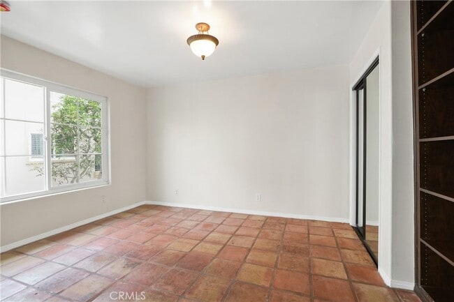 Building Photo - 6031 Shadowbrook Cir