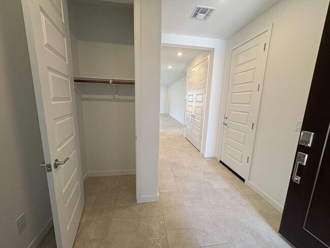 Building Photo - 4738 E Kenneth Ln