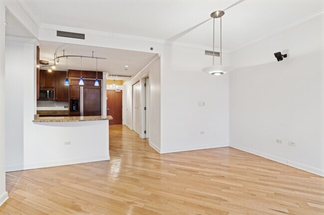 Building Photo - 130 N Garland Ct