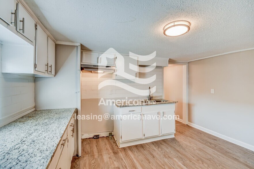 Building Photo - 2205 Powderly Ave SW