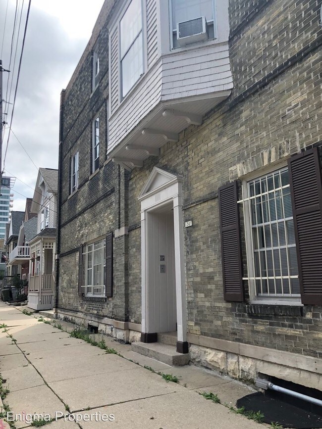Building Photo - 1301 E Albion St