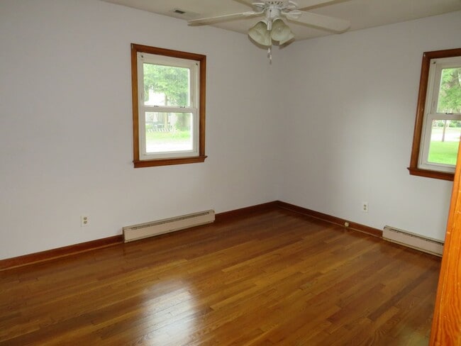 Building Photo - 2 Bedroom 1 Bath in Tappahannock