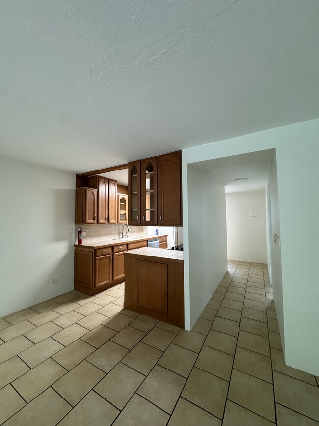 Building Photo - 2355 Ala Wai Blvd