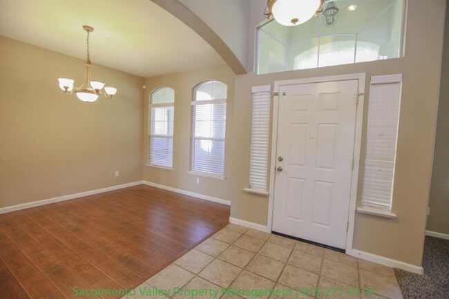Building Photo - 2400 Snowy Egret Ct