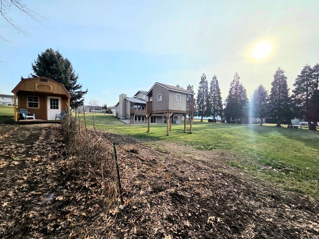 Building Photo - Grandiose Home on 1 Acre -- in East Wenatchee for Rent!!