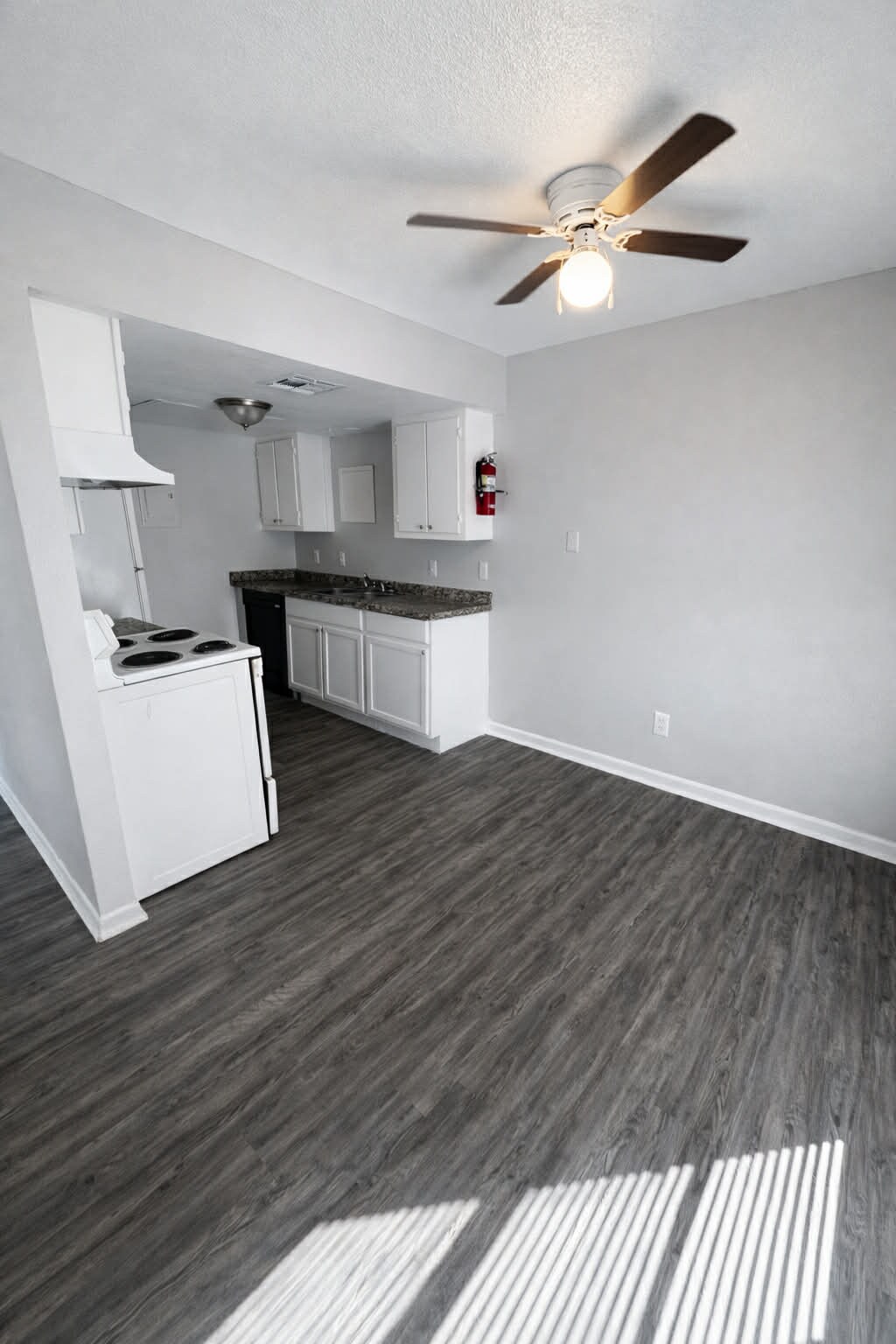Kitchen/Dinning - Valhalla Apartments