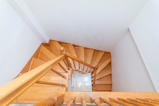 Building Photo - 1823 Pine St