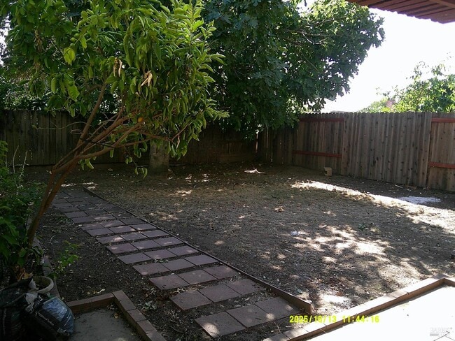 Building Photo - 725 Devonshire Ct