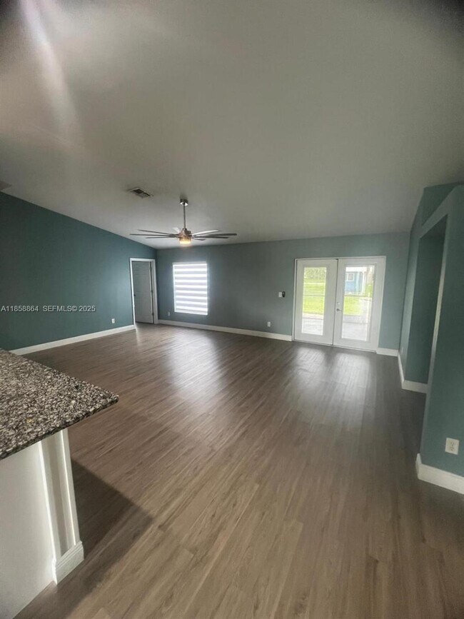 Building Photo - 1305 SW 22nd Pl