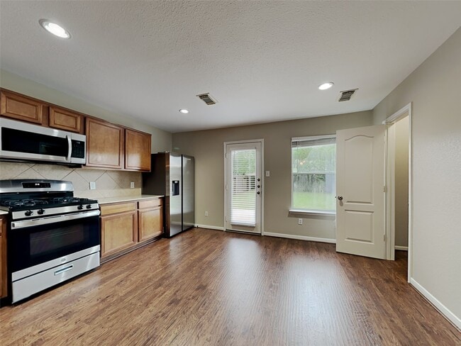 Building Photo - 11338 Log Cabin Ln