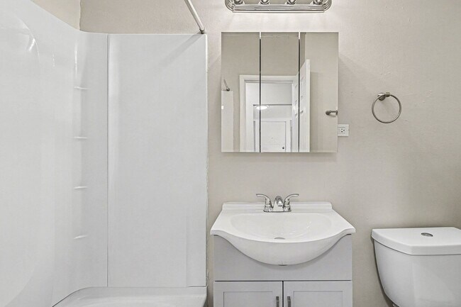 Building Photo - Newly Renovated 2Bed/1Bath Duplex in Park Hill