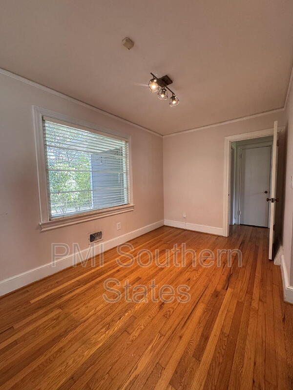 Building Photo - 330 Grove Rd