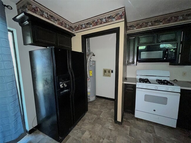 Building Photo - 20 Pine Ave