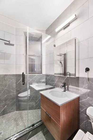 Building Photo - 437 W 46th St
