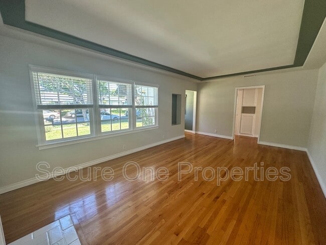 Building Photo - 340 W Spazier Ave