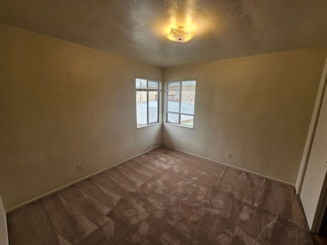 Building Photo - Cozy 2-Bed Oakland Apartment: San Leandro ...