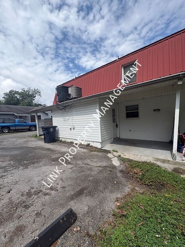 Building Photo - 1640 Keeble St