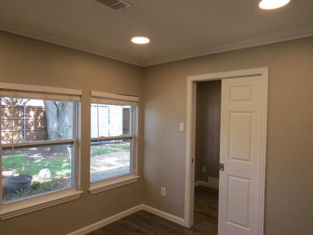 Building Photo - 225 Glenwood Dr