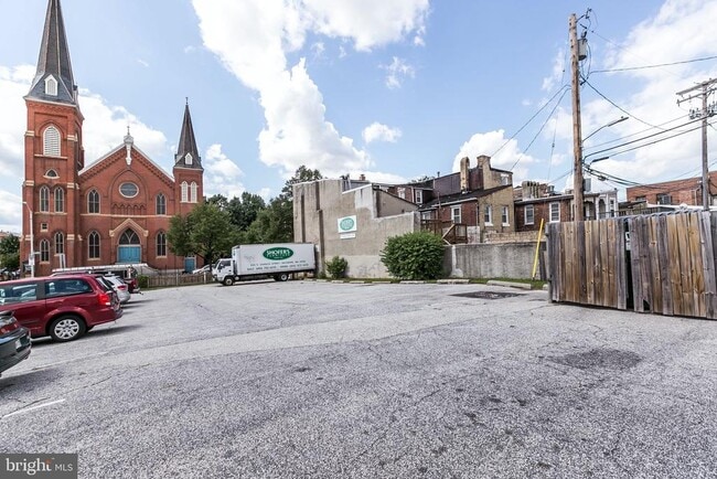 Building Photo - 931 S Hanover St