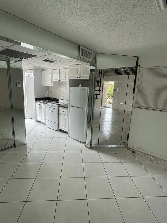 Building Photo - 4121 NW 26th St