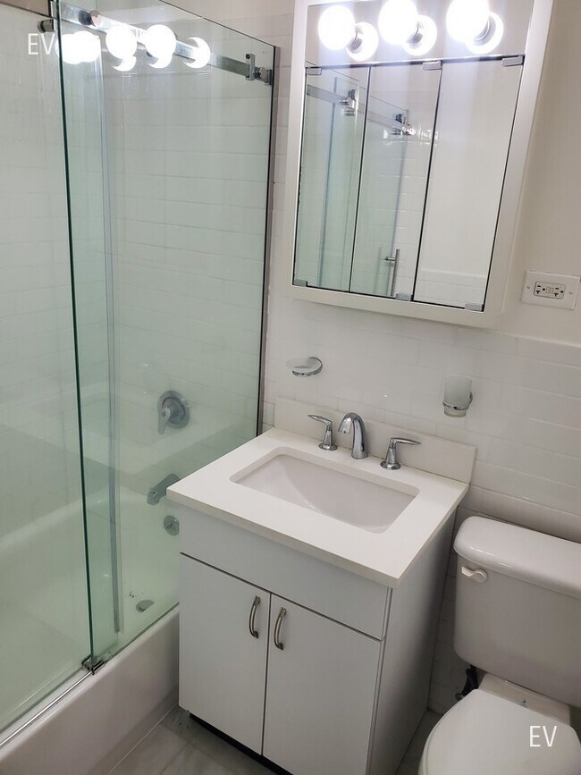 Building Photo - 401 E 88th St