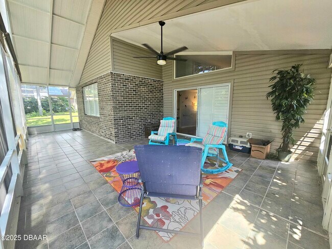 Building Photo - 6 Oak Village Dr