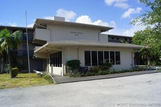 Building Photo - 1250 E Sample Rd