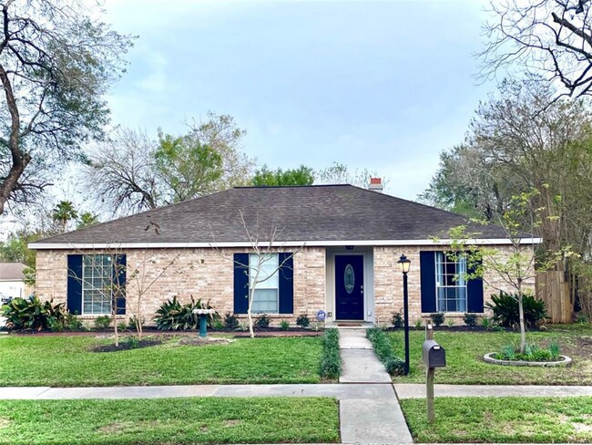 Primary Photo - 22226 Meadowhill Dr