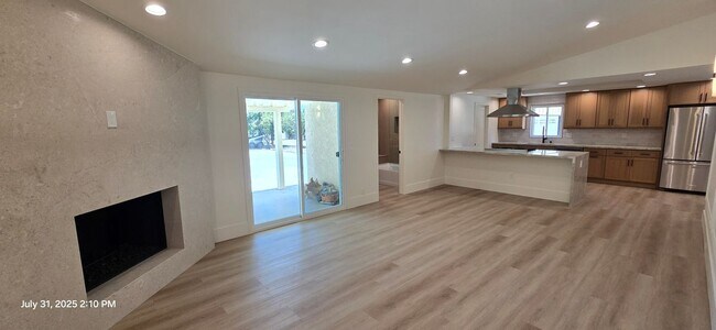 Building Photo - 3024 Sonrisa Dr
