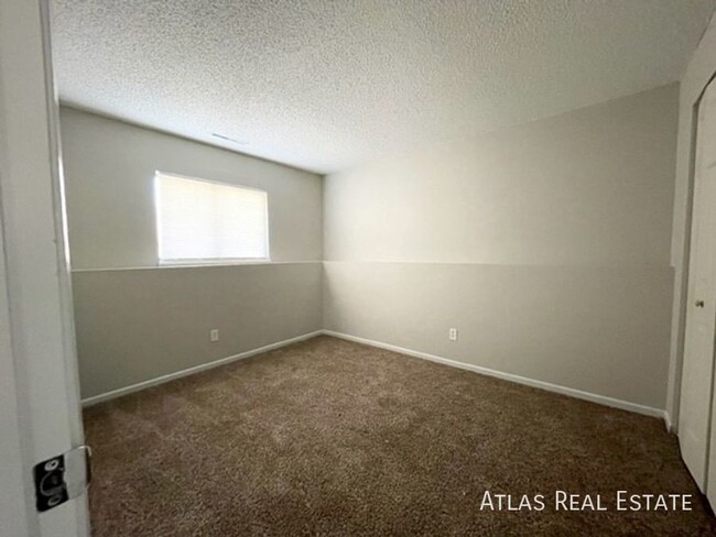 Building Photo - Look and lease: Free 50" TV if you apply 2...