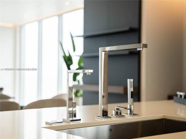 Building Photo - 18501 Collins Ave