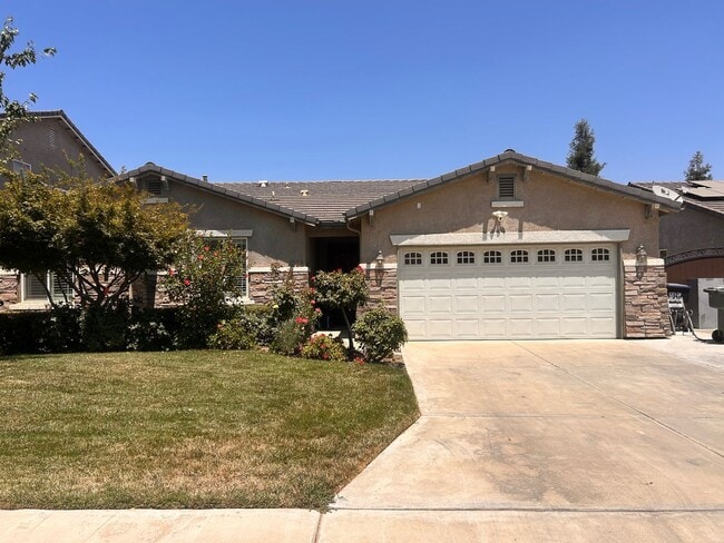 Primary Photo - Great home for rent in Visalia