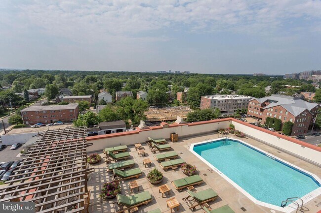 Building Photo - 1 bedroom 1 Bath - Highrise Luxury Living ...